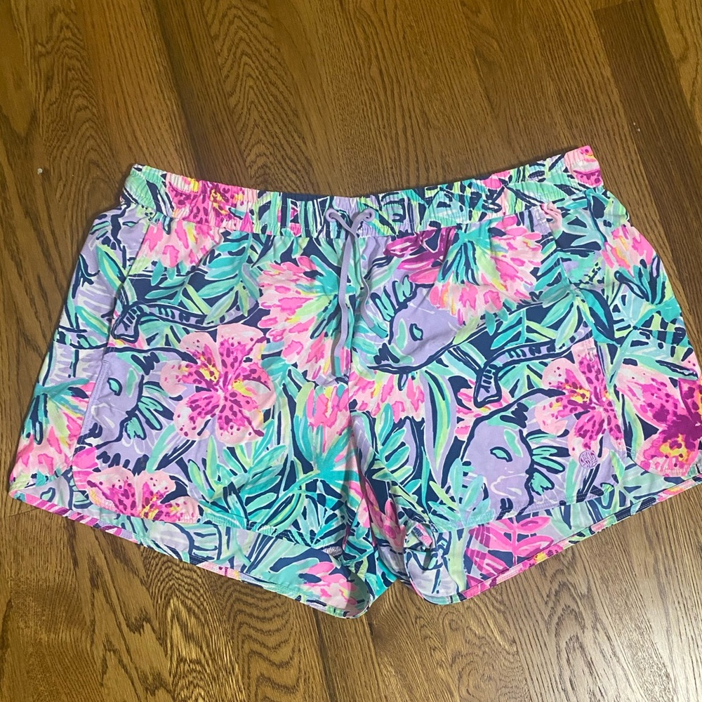 Lilly Pulitzer shorts size large EUC